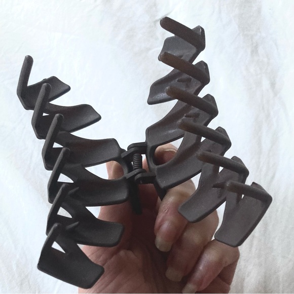 HOLIDAY PICK 🎁 Jaw Hair Clip - Picture 4 of 5